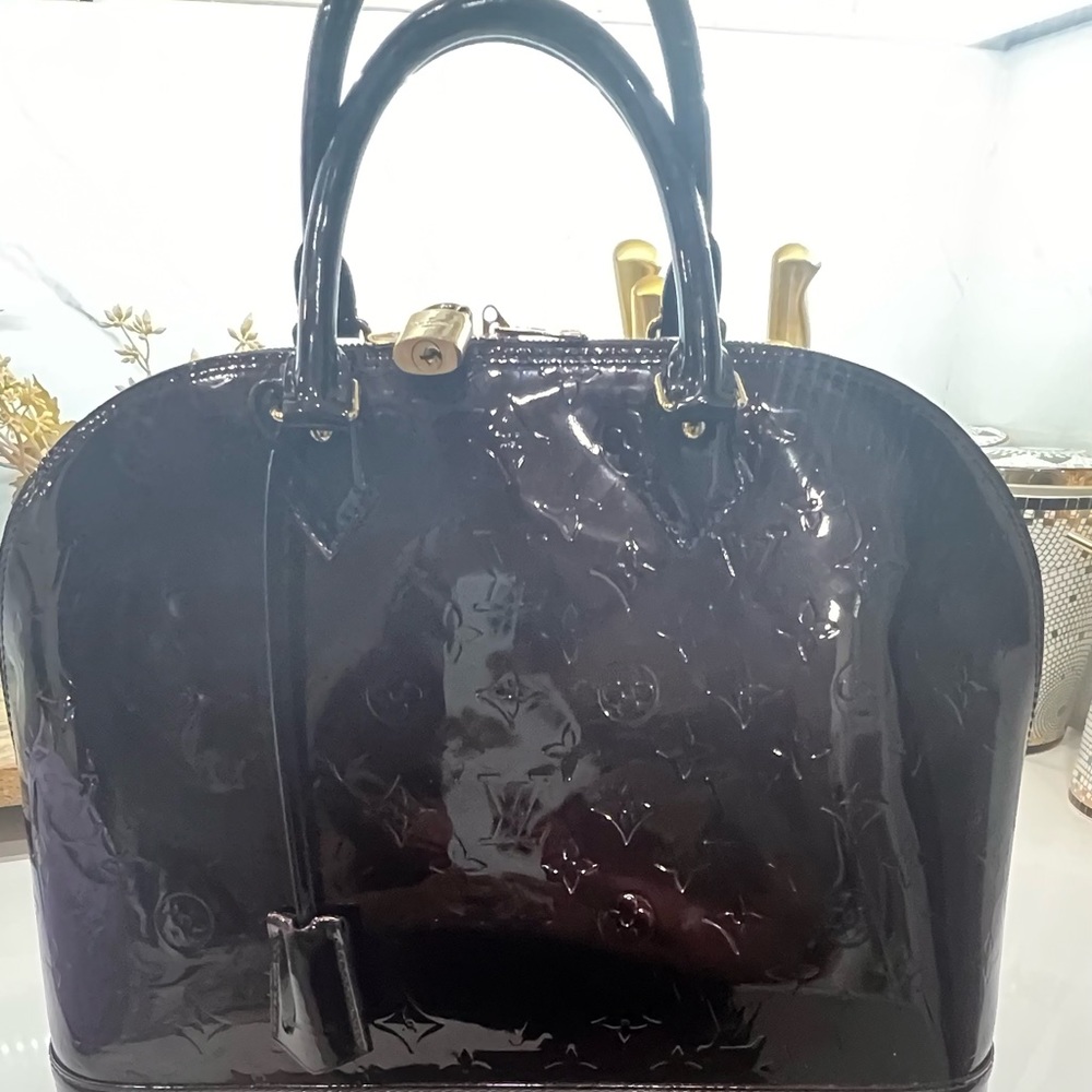 Louis Vuitton Vernis Alma MM Authentic